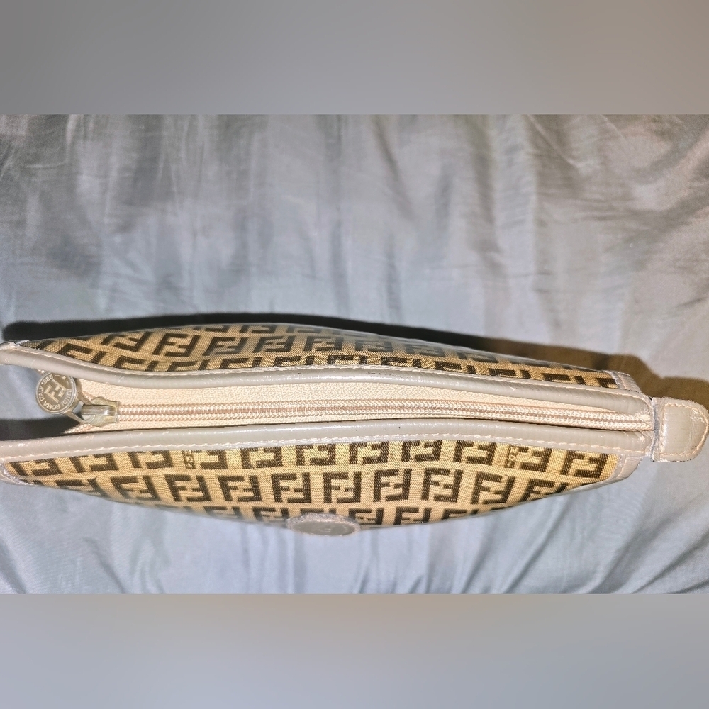 1980s Vintage Fendi Brown and Tan Monogram Clutch In Overall Great Condition - Picture 3 of 11